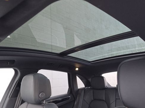 Certified 2025 Porsche Macan image 13