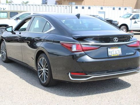 Used 2024 Lexus ES 300h w/ Premium Package FWD image 3
