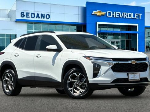 New 2026 Chevrolet Trax LT FWD image 2