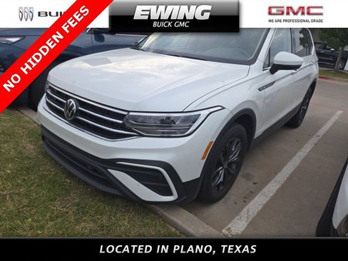 Used 2023 Volkswagen Tiguan SE w/ Panoramic Sunroof Package image 2