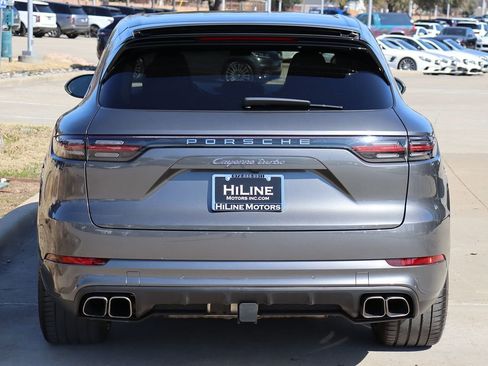 Used 2020 Porsche Cayenne Turbo image 8
