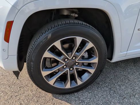 Used 2025 Jeep Grand Cherokee L Overland w/ Luxury Tech Group IV AWD/4WD image 14