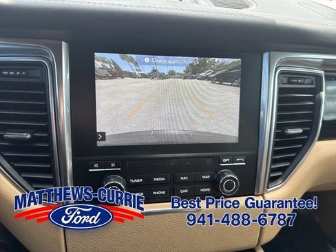 Used 2018 Porsche Macan AWD/4WD image 16