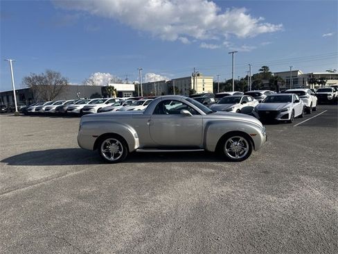 Used 2005 Chevrolet SSR w/ Preferred Equipment Group image 4