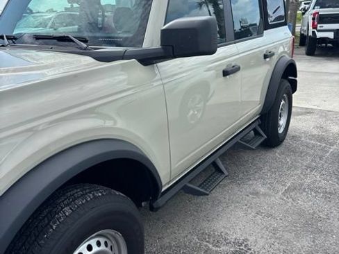Used 2025 Ford Bronco 4-Door AWD/4WD image 4