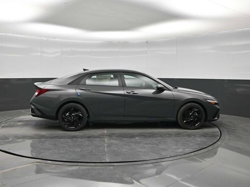 New 2026 Hyundai Elantra SEL Sport FWD image 9
