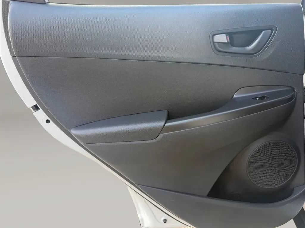 Used 2021 Hyundai Kona SEL FWD image 28