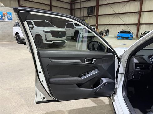 Used 2023 Honda Civic Sport image 11