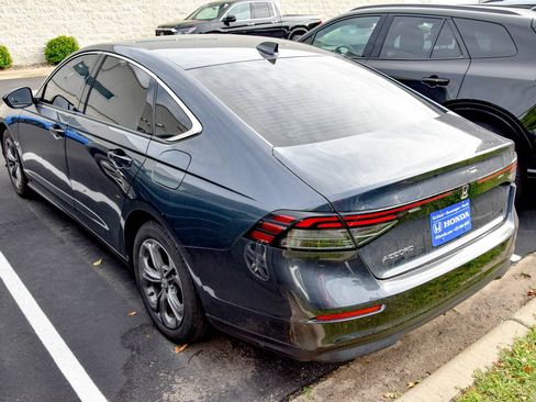 Used 2023 Honda Accord EX image 18