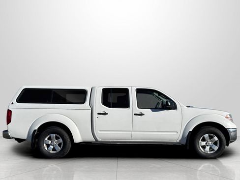 Used 2010 Nissan Frontier SE image 3