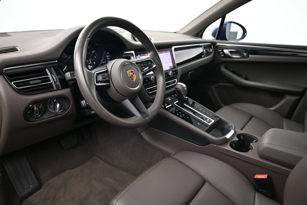 Used 2023 Porsche Macan AWD/4WD image 4