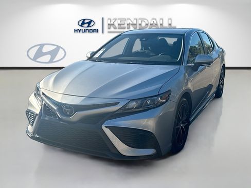 Used 2023 Toyota Camry SE image 3