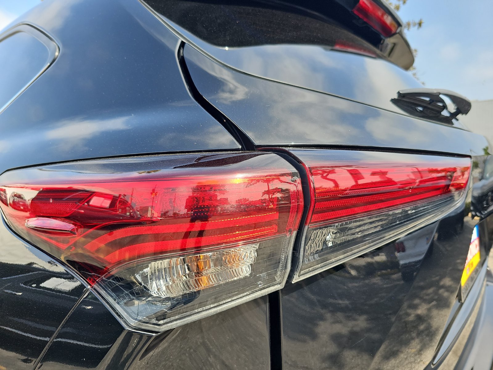 Used 2023 Toyota Highlander L FWD image 38