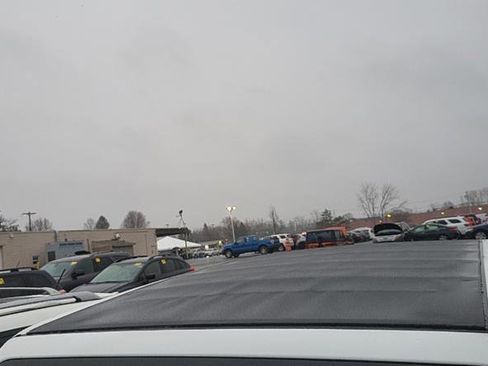 Used 2024 Jeep Wrangler Unlimited Sahara w/ Technology Group AWD/4WD image 7