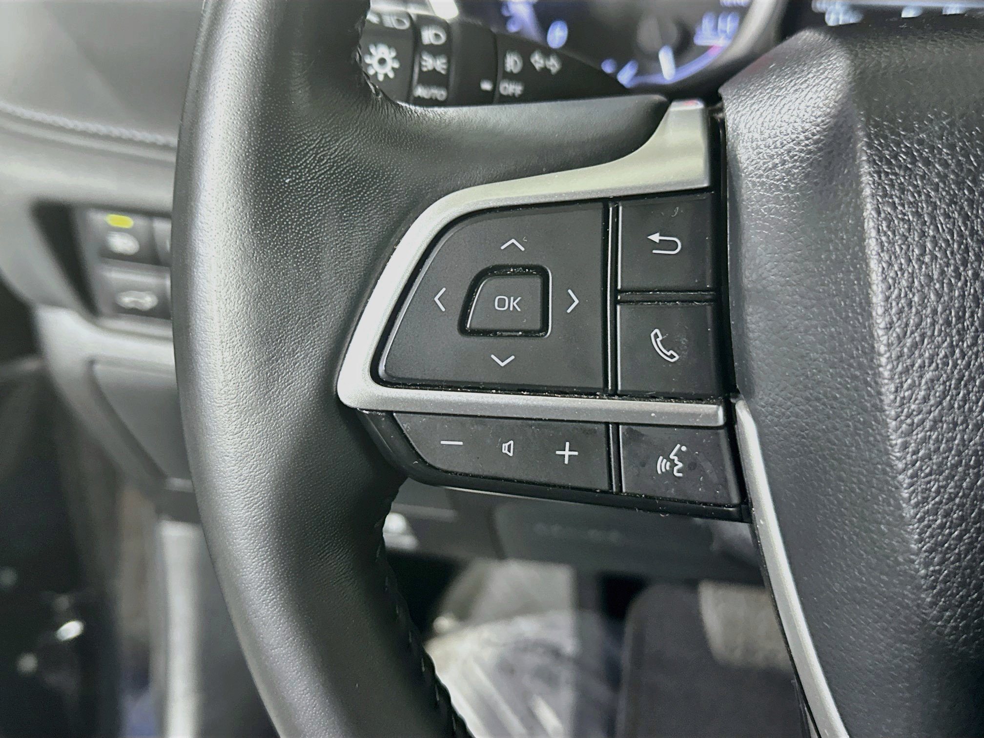 Used 2024 Toyota Highlander XSE FWD image 16