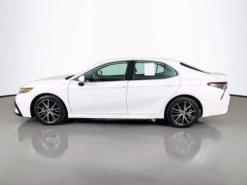 Used 2022 Toyota Camry SE FWD image 5