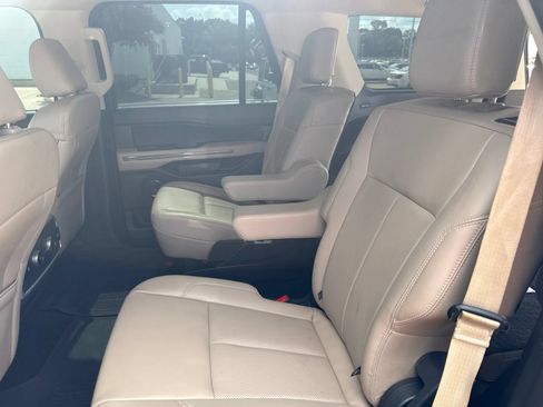 Used 2024 Ford Expedition XLT RWD image 11
