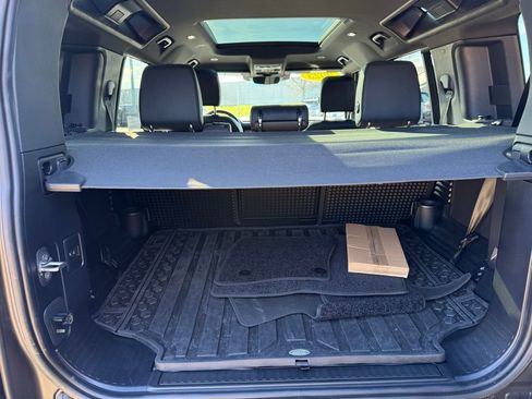 Used 2023 Land Rover Defender 110 X-Dynamic SE image 14