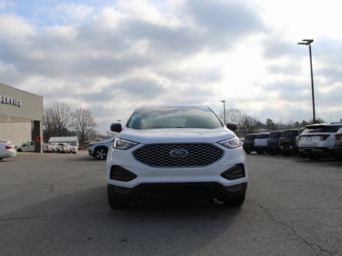 Used 2024 Ford Edge SE image 8
