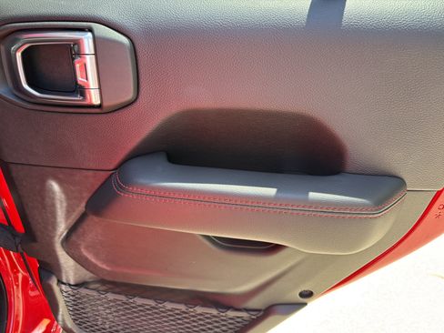 Used 2021 Jeep Wrangler Unlimited Rubicon AWD/4WD image 16