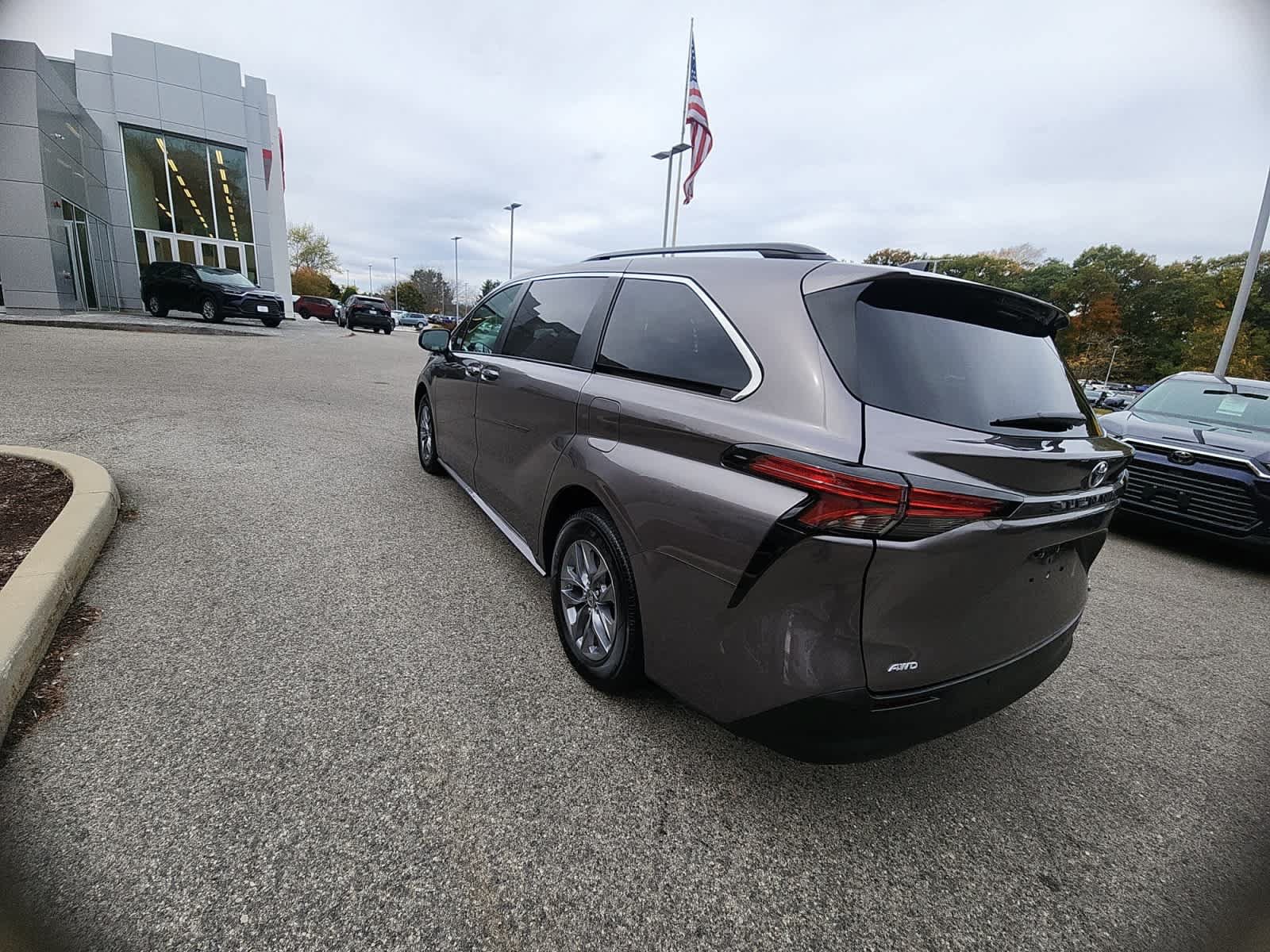 Used 2022 Toyota Sienna XLE AWD/4WD image 22