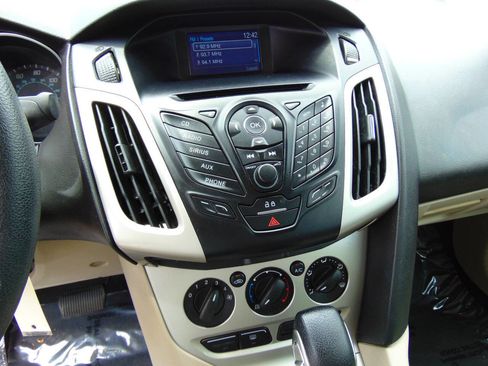 Used 2013 Ford Focus SE FWD image 23