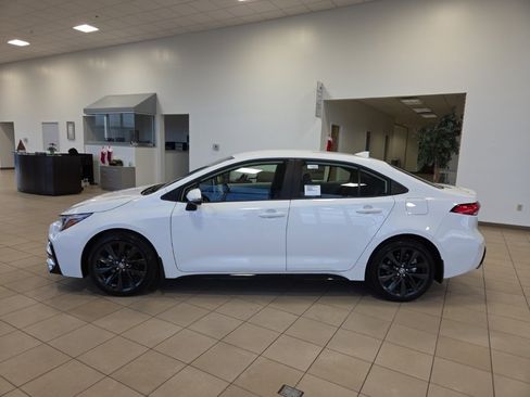 New 2026 Toyota Corolla SE image 2