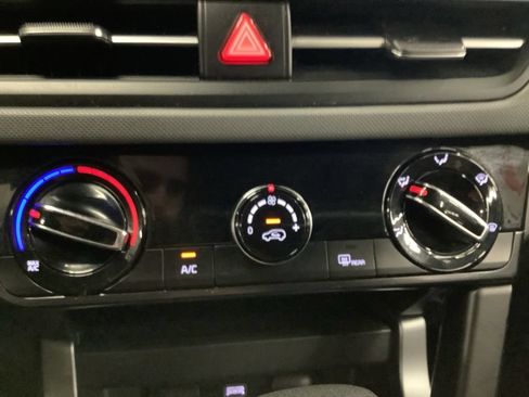Used 2024 Kia Seltos LX AWD/4WD image 11