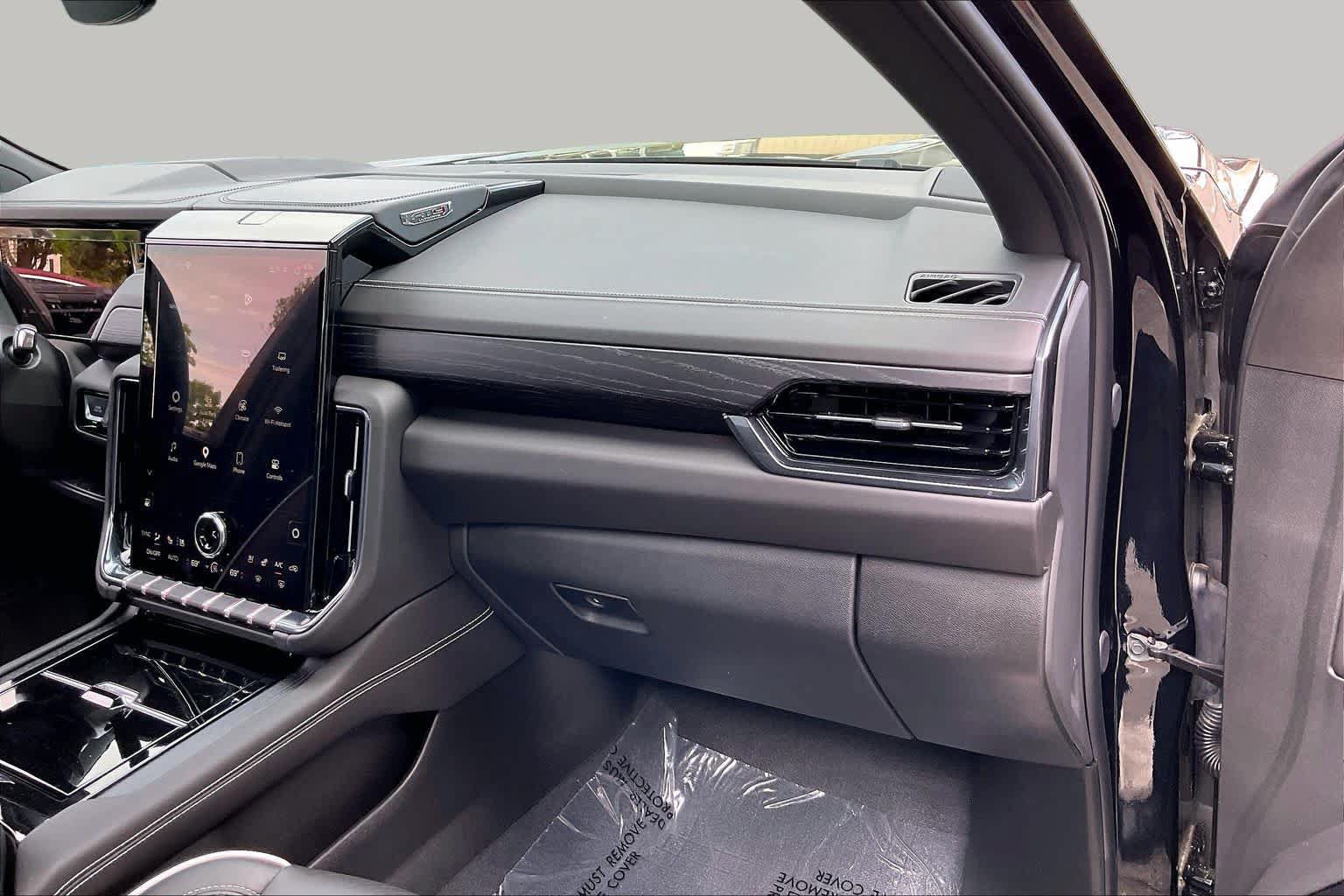 Used 2025 GMC Yukon AT4 Ultimate w/ LPO, Floor Liner Package AWD/4WD image 35