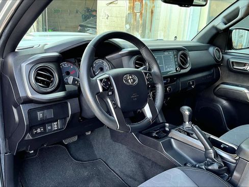 Used 2022 Toyota Tacoma TRD Sport w/ Technology Package image 20