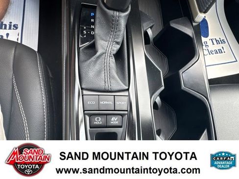 Used 2025 Toyota Camry SE FWD image 19