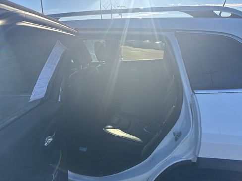 Used 2019 Jeep Cherokee Limited w/ Technology Group image 9