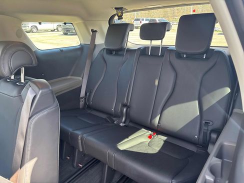 Used 2025 Kia Carnival EX image 69