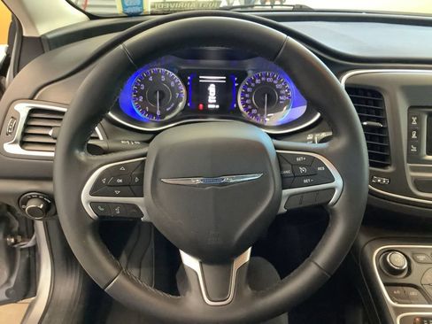 Used 2015 Chrysler 200 Limited w/ Convenience Group FWD image 7