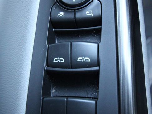 Used 2023 GMC Acadia SLT w/ Preferred Package image 24