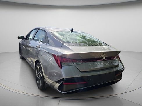 Used 2025 Hyundai Elantra SEL image 6