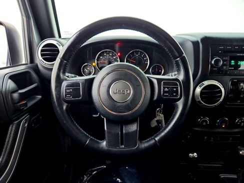 Used 2018 Jeep Wrangler Unlimited Sahara image 8