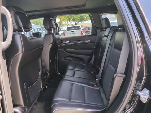 Used 2019 Jeep Grand Cherokee Overland RWD image 16