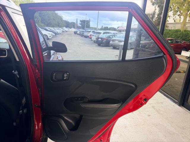 Used 2022 Hyundai Venue Limited w/ Cargo Package FWD image 17