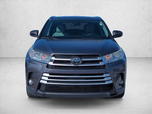Used 2018 Toyota Highlander XLE image 2