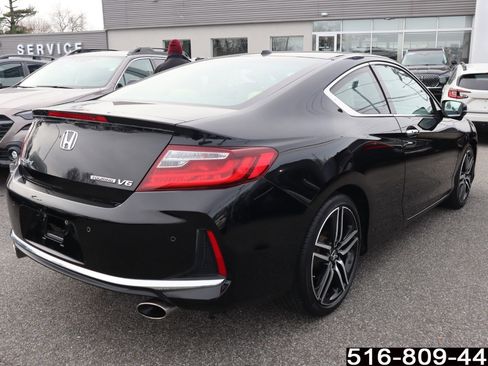 Used 2017 Honda Accord Touring image 6