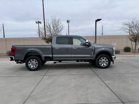 Used 2025 Ford F250 Lariat w/ Chrome Package image 3