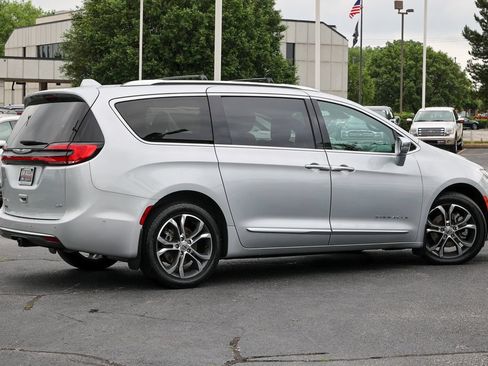 Used 2022 Chrysler Pacifica Pinnacle AWD/4WD image 22