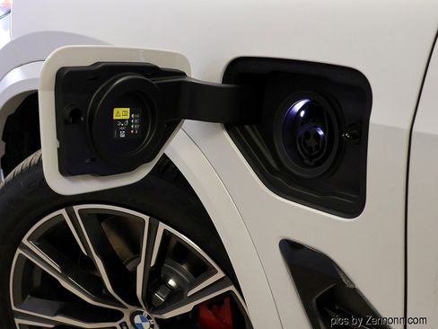 New 2026 BMW X5 xDrive50e w/ M Sport Package image 10