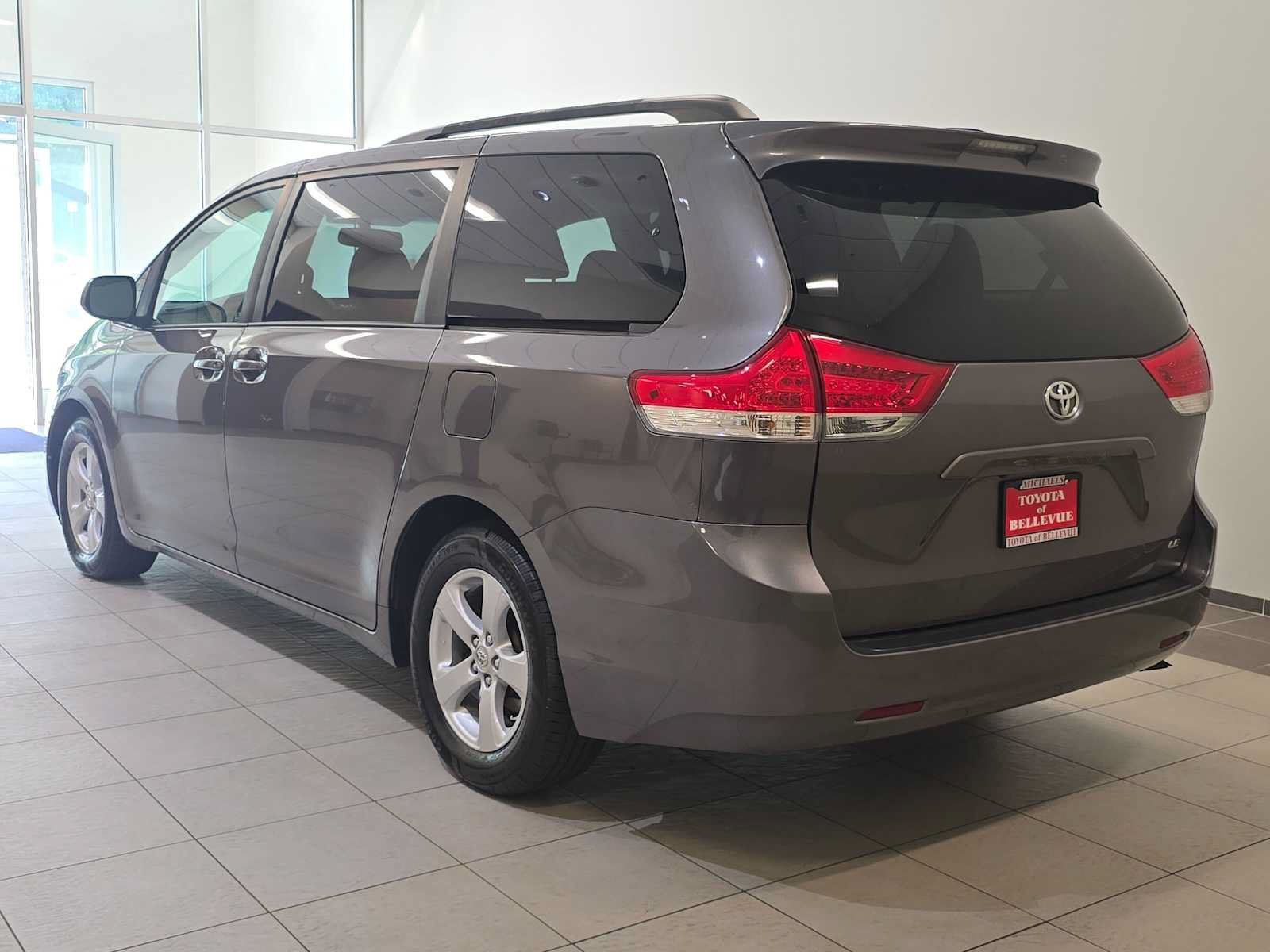 Used 2011 Toyota Sienna LE w/ Towing Pkg FWD image 4