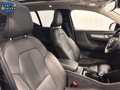 Certified 2025 Volvo XC40 B5 Plus image 18