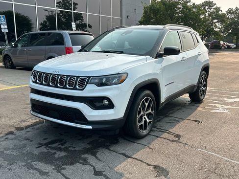 Used 2025 Jeep Compass Limited AWD/4WD image 8