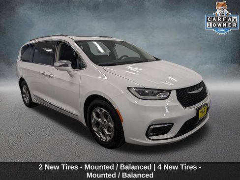 Used 2022 Chrysler Pacifica Limited image 3
