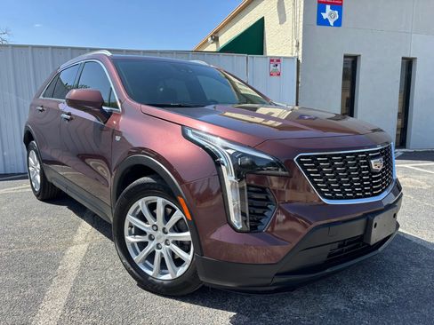 Used 2022 Cadillac XT4 Luxury w/ Cold Weather Package FWD image 10