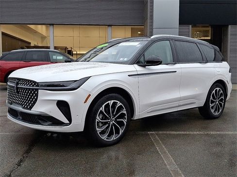 Used 2024 Lincoln Nautilus Reserve w/ Equipment Group 202A image 3